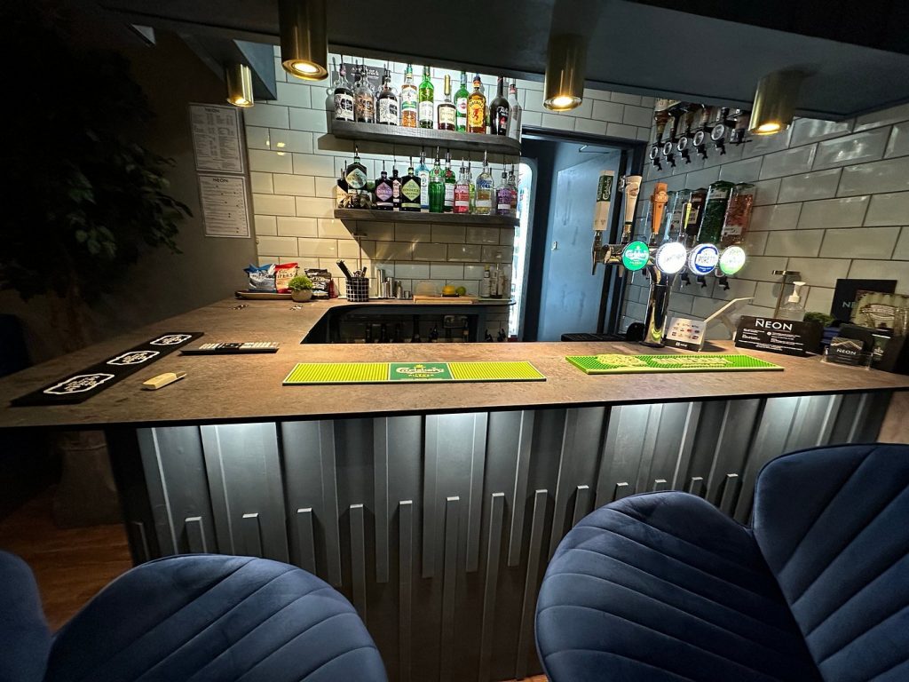 bar