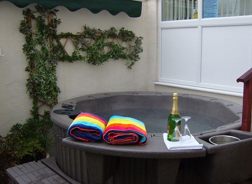 Garden Hot tub